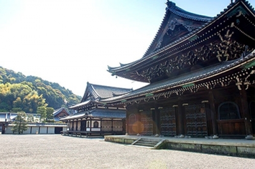 新春・御寺 泉涌寺 特別参拝 ～皇室ゆかりの御寺で、新しい一年の安寧を願う～